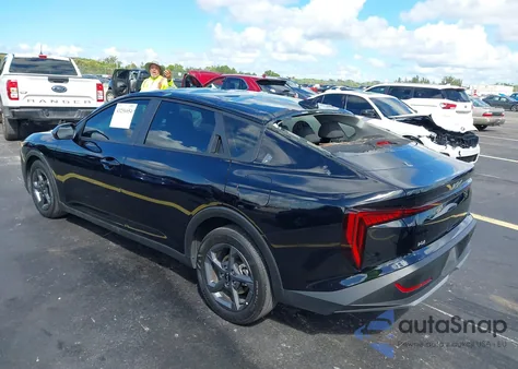 2025 Kia K4 Lxs z USA, uszkodzony, nr VIN 3KPFT4DE1SE009699